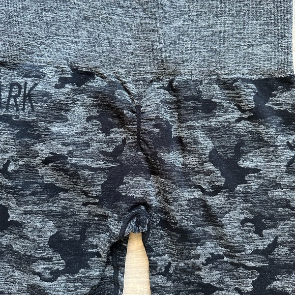 GYMSHARK camo print leggings - Picture 3 of 4